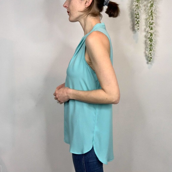 NWOT VINCE CAMUTO sleeveless v-neck blouse high low hem - Picture 4 of 11